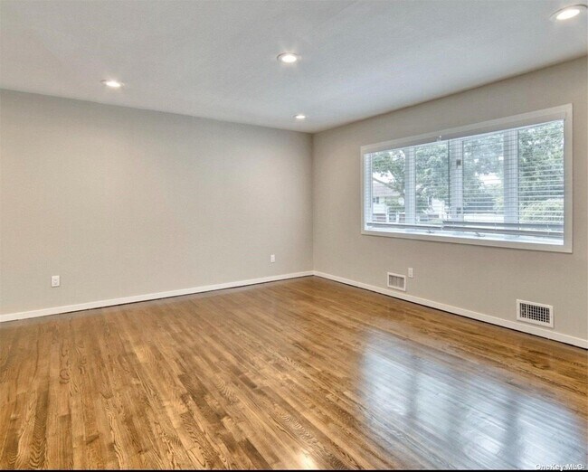 7 Pierre Dr, Commack, NY 11725 House Rental in Commack, NY