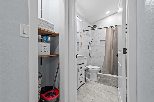 Foto del edificio - 1904 E 97th Ave