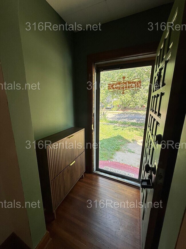 Foto del edificio - $1100 - 2 bedroom/ 1 bathroom - Gorgeous Single Family Home