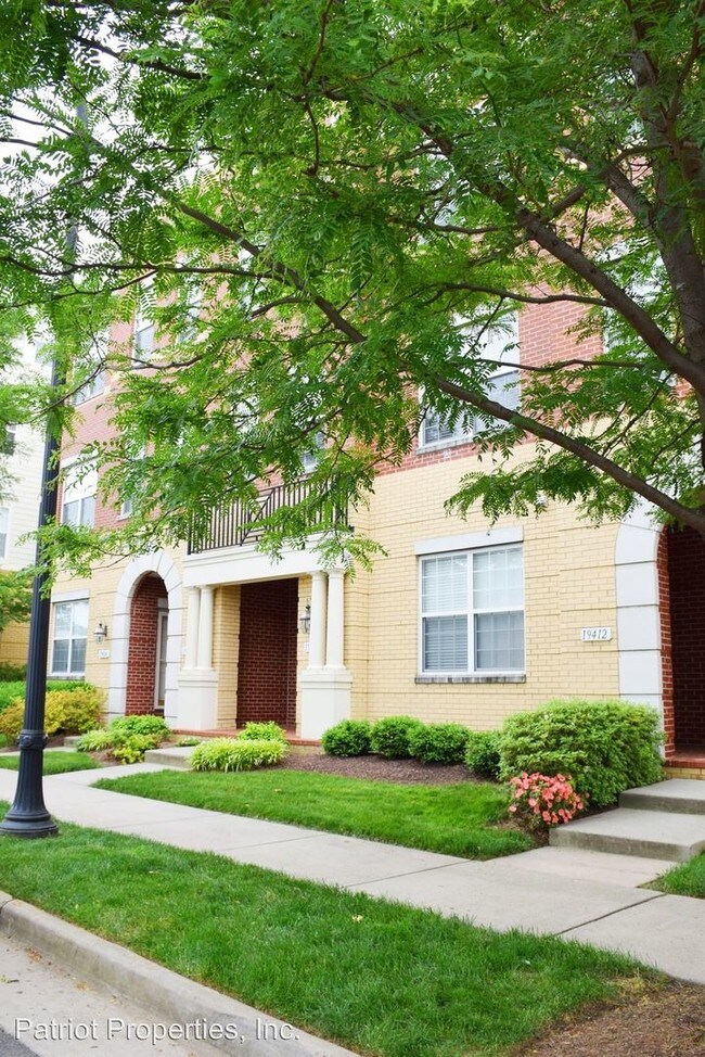 Foto del edificio - 19410 Diamond Lake Dr