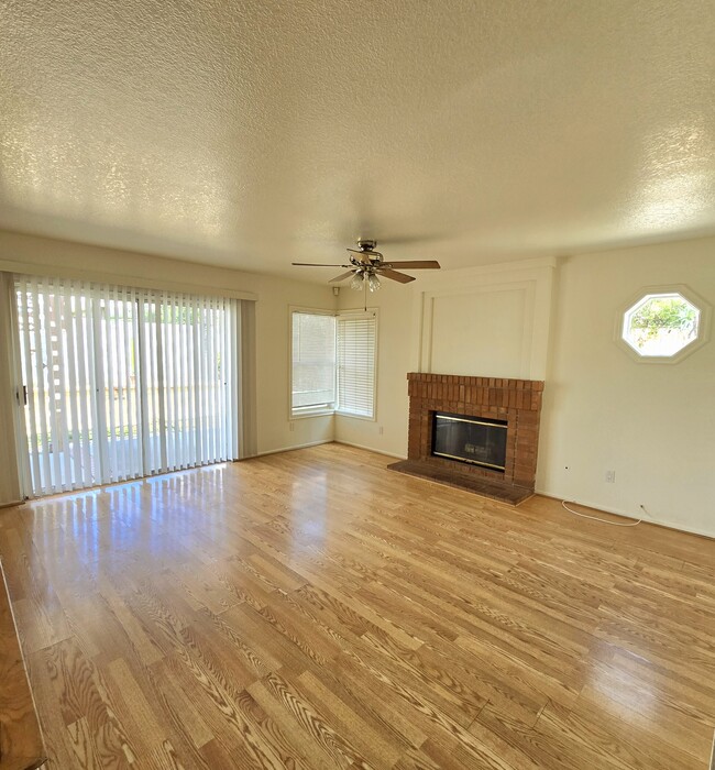 Foto del edificio - 13105 Brentwood Ln