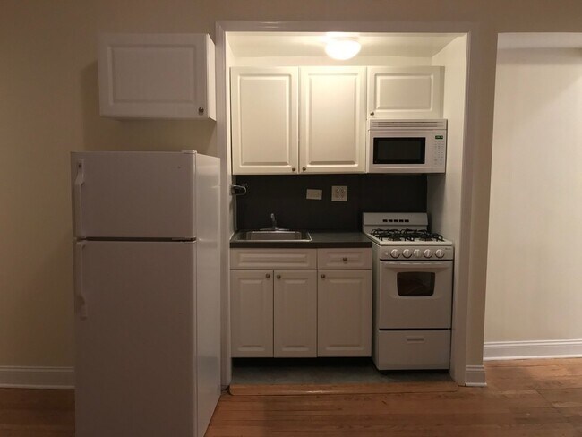 Building Photo - Beautiful apartment n the heart of the upp...