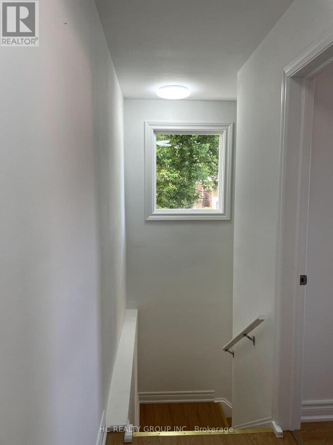 Building Photo - 48 Torrens Ave
