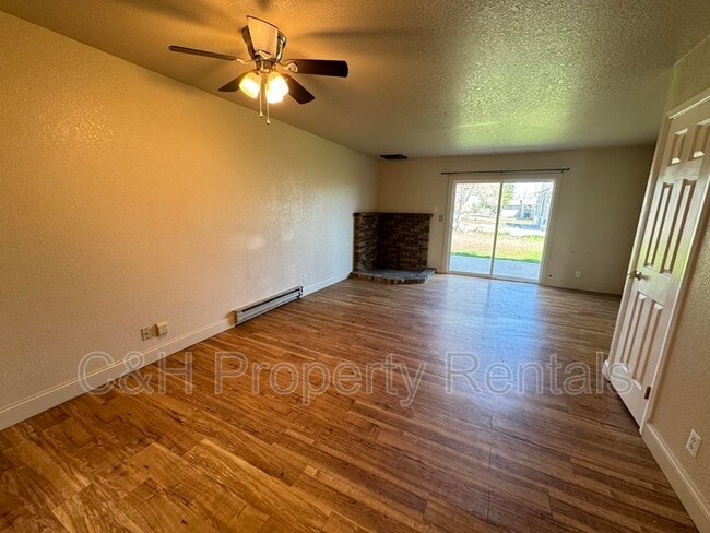 Foto del edificio - 405 Roxy Ln