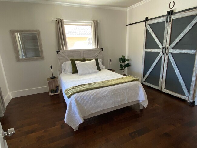 Building Photo - 3318 S Jennings Ave