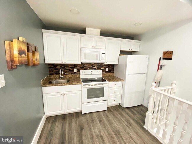 Building Photo - 315 N 52nd St