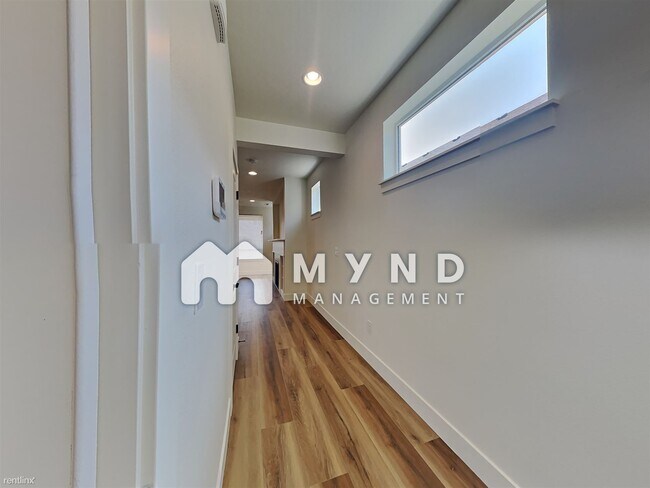 Building Photo - 3 br, 2.5 bath House - 12415 NE 102nd Way
