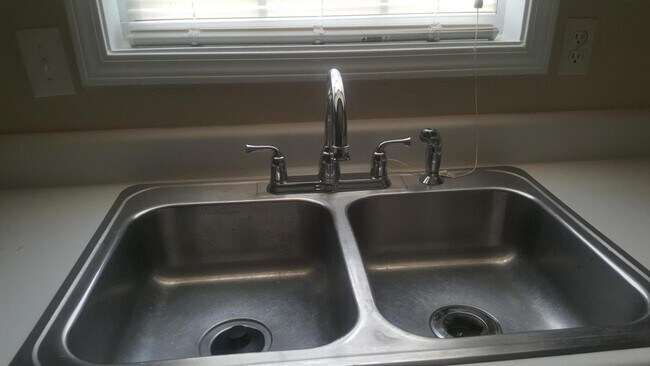 Foto del edificio - 641 Old Town Rd