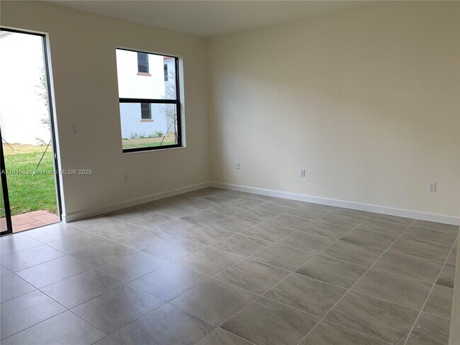 Foto del edificio - 3523 W 105th Pl