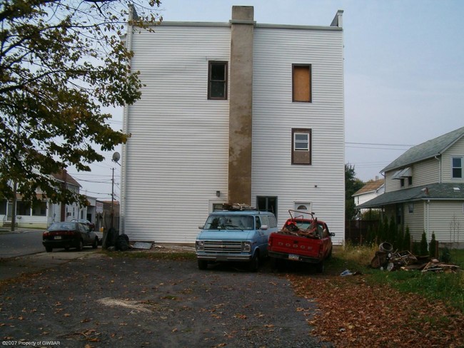Building Photo - 200 Pine St