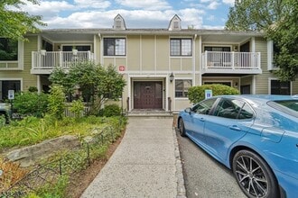 Building Photo - 19 Foxwood Dr