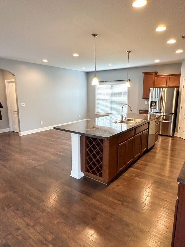 Foto del edificio - Stunning 5 bedroom 3.5 bath home in the highly desirable Rocky Hill area