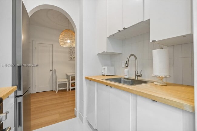 Building Photo - 750 Española Wy