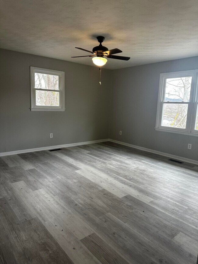 Building Photo - 717 Vernon Cir