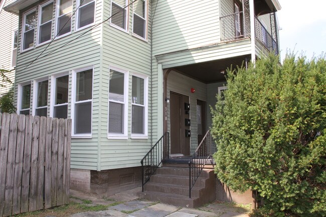 Building Photo - 318 Walnut Ave