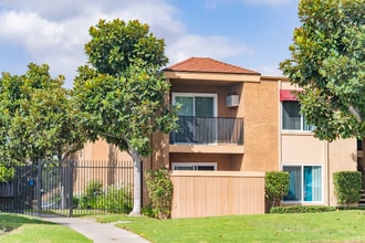 Building Photo - 1440 Oak Dr