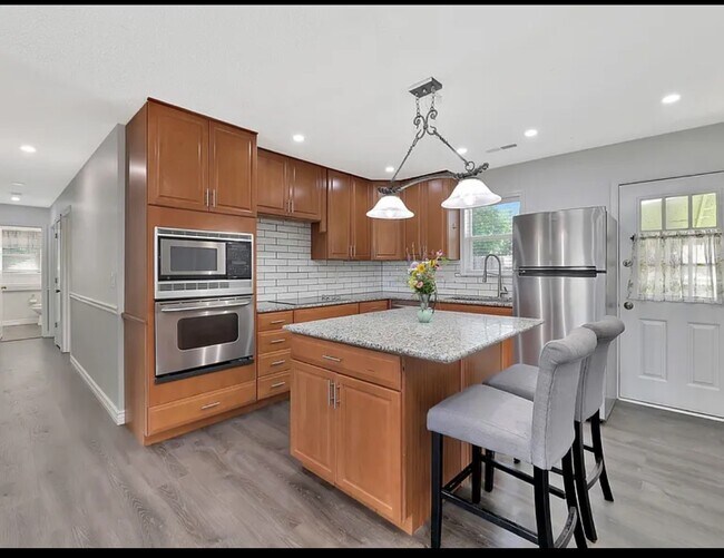 Foto del edificio - 305 Valleyview Ct