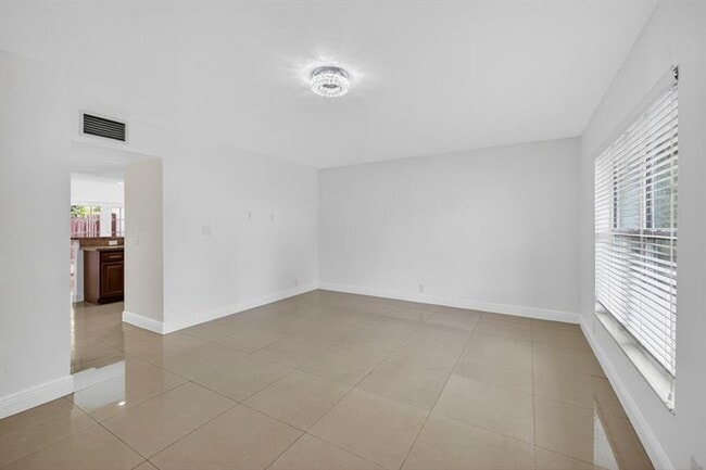 Building Photo - 7506 NW 75th St