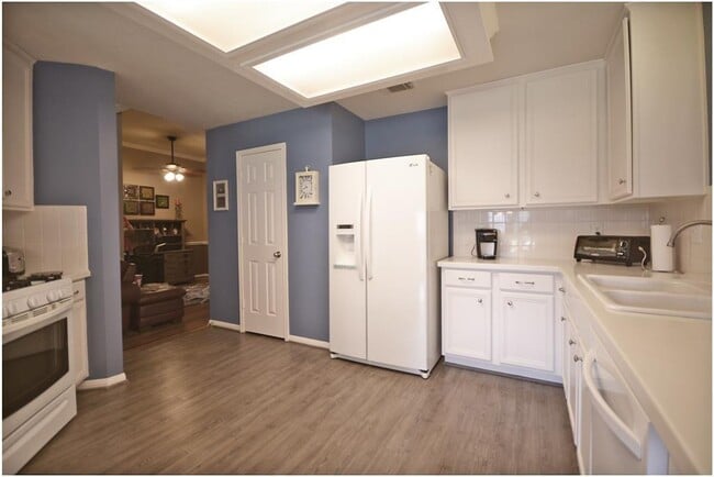 Building Photo - 2121 Winding Springs Dr
