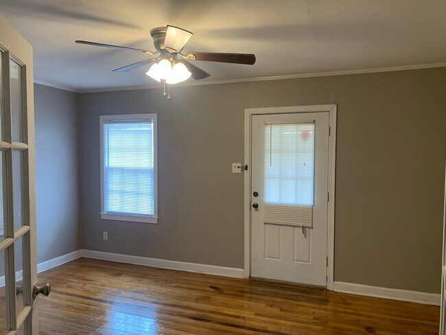 Building Photo - 867 Chatwood St