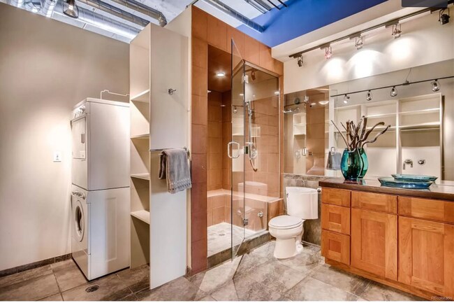 In-suite Bath, Closet & Laundry - 2899 N Speer Blvd
