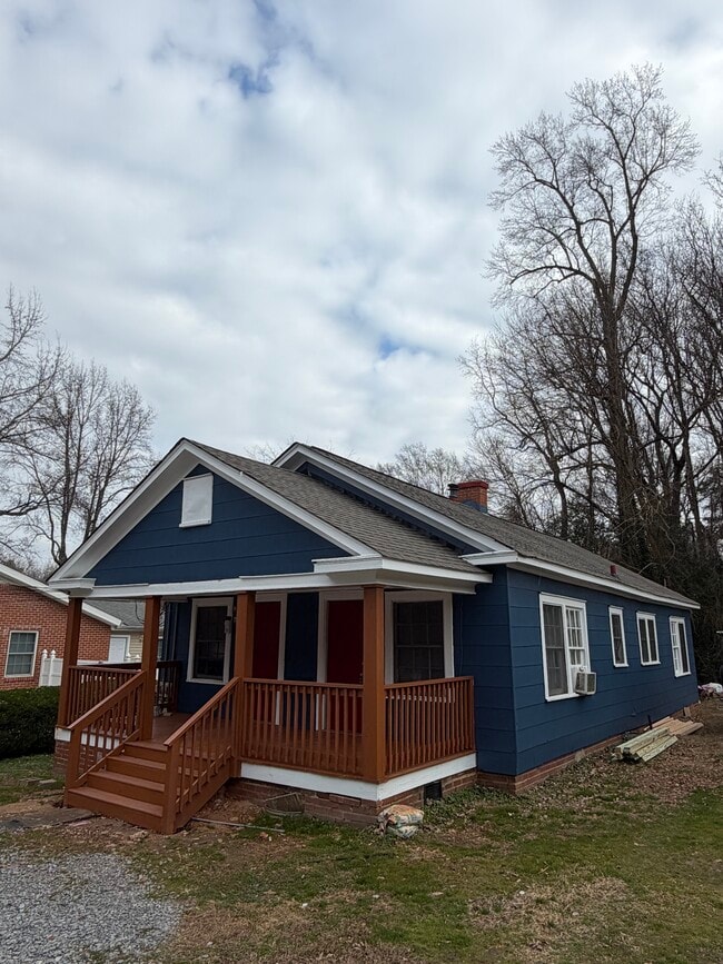 Building Photo - 411 Birch St