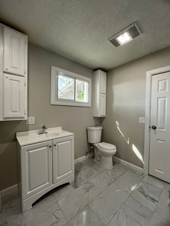 Building Photo - NEWLY REMODELED, Welcome to this mobile ho...
