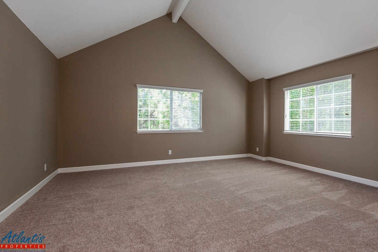 Foto principal - 134 Redding Rd