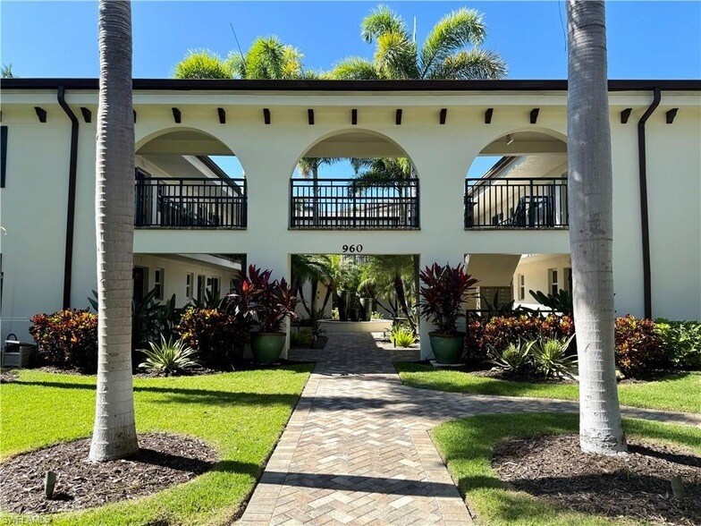 Foto principal - 960 7th St S