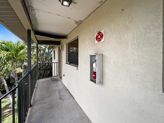 Building Photo - 4530 SW 10th Ave