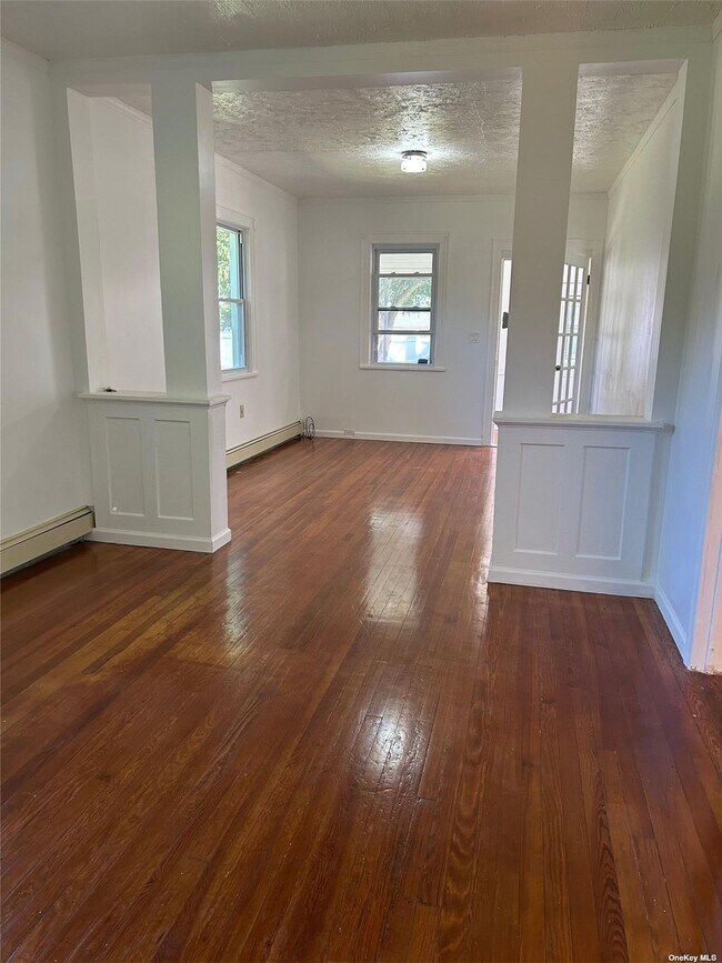 Foto del edificio - 357 N Long Beach Ave