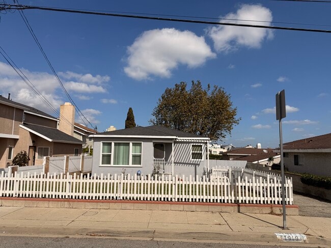 Building Photo - 1919 Voorhees Ave