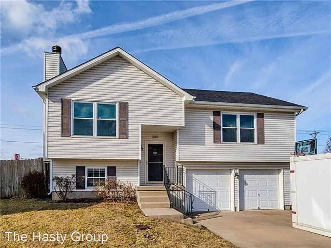 3 br, 2 bath House 19212 E 15th Terr Ct House for Rent in