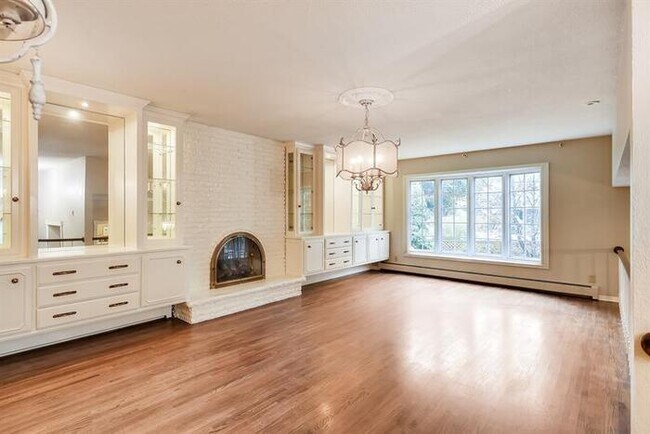 Building Photo - 2116 Greenbrier St, St Paul, MN, 55117