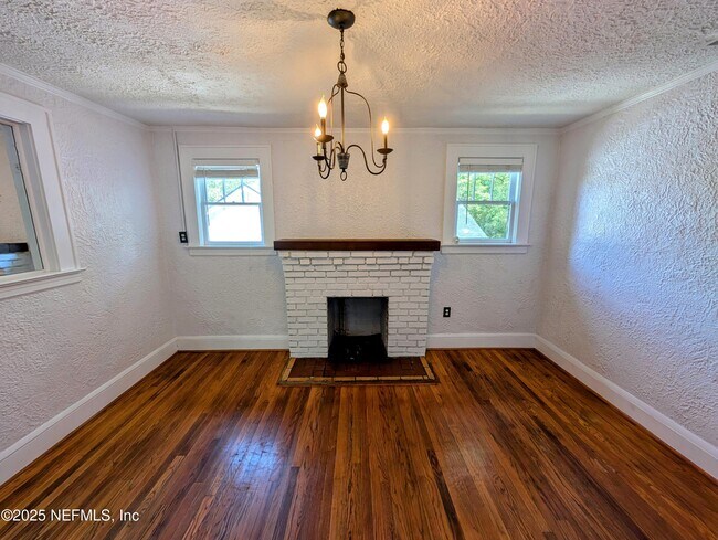 Foto del edificio - 2703 Myra St