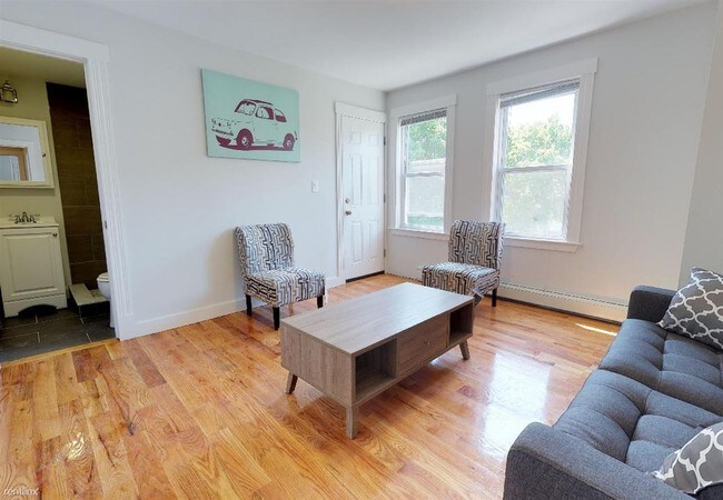 Foto del edificio - Room for Rent, 1.5 bath  - 76 Perkins St #2