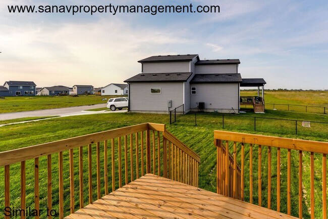 Foto del edificio - Prime Living: A Spacious Haven with Fenced Backyard in Ankeny