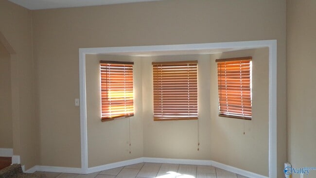 Building Photo - 3102 Greenhill Dr NW