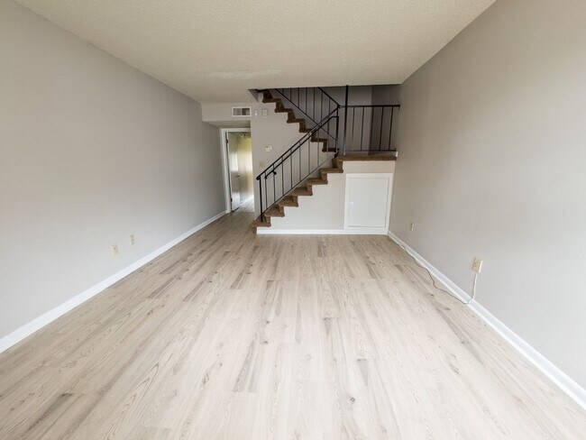 Foto del edificio - Newly Updated Townhouse for Rent