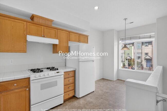 Foto del edificio - Spacious Three Bedroom Townhome in the Heart of Beaverton!
