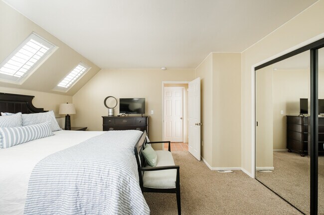 Foto del edificio - 734 Jersey Ct