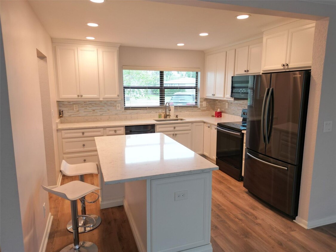 Foto principal - 988 SW 9th Ave