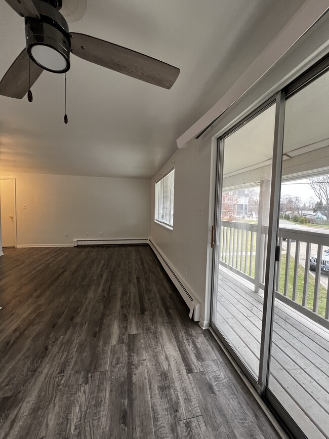 Building Photo - 1630 N Pontiac Trl