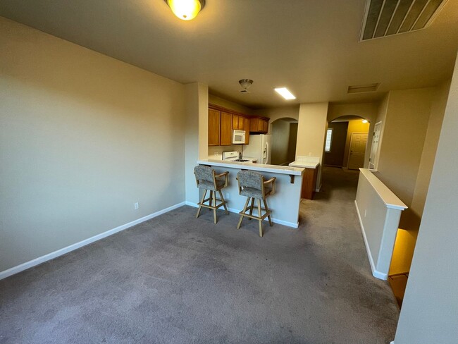 Building Photo - 2BR Townhome Close to UNR!