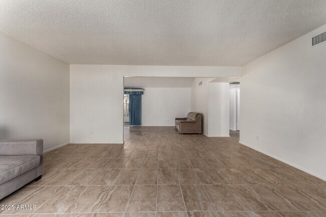 Foto del edificio - 5809 W Yucca St