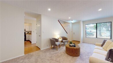 Building Photo - 114 Cottonwood Rd