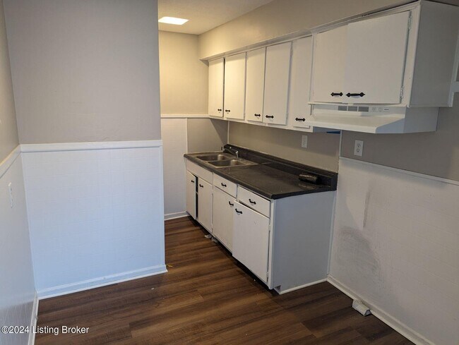 Foto del edificio - 525 W Whitney Ave