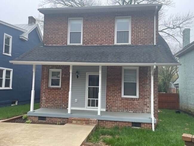 Building Photo - Amazingly Beautiful Home with all the Extras!