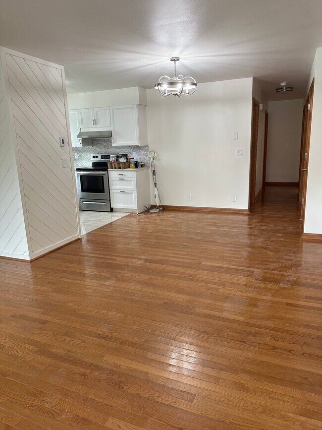 Foto del edificio - 3644 Livingston Ln