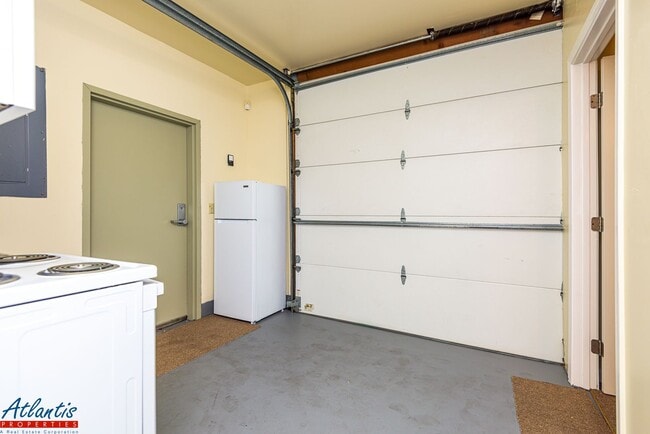 Building Photo - 811 Camden Ave